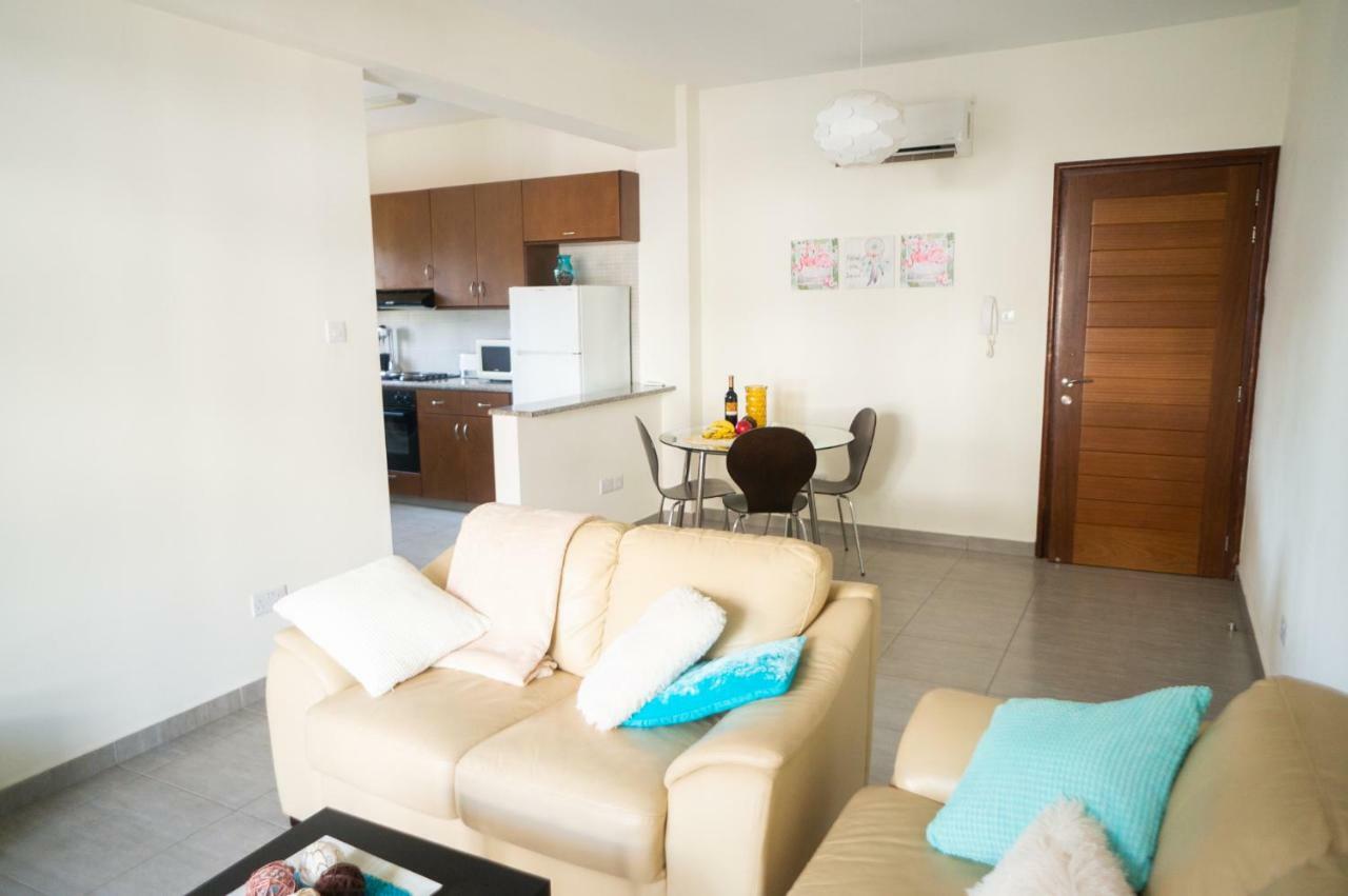Sun Julz Apartments On The Beach Pafos Zewnętrze zdjęcie