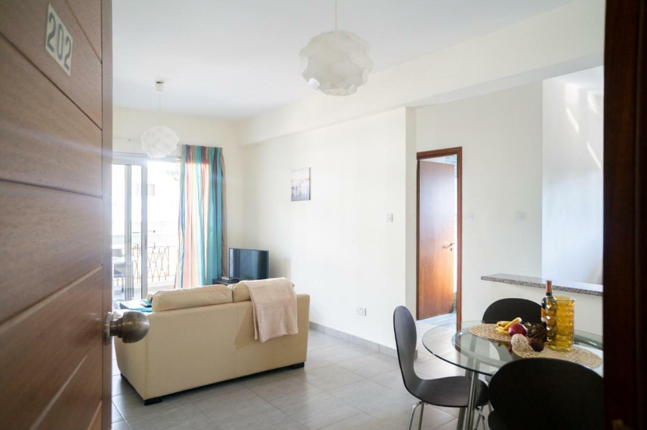 Sun Julz Apartments On The Beach Pafos Zewnętrze zdjęcie